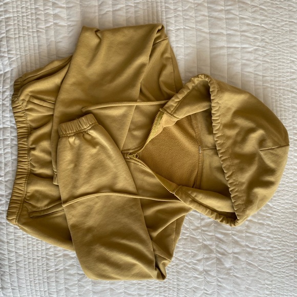 Alo Stadium Half Zip Hoodie - Picture 4 of 5